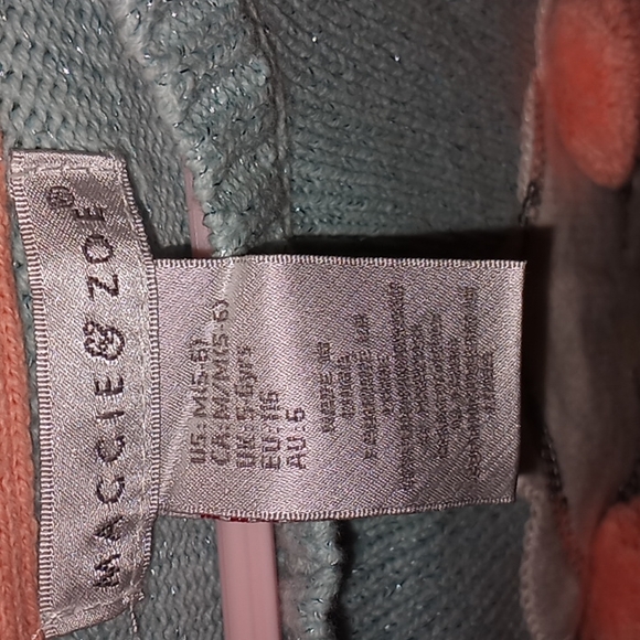 Snowflake and Cloud Sequin Pom Pom Sweater Size 5/6 - Picture 6 of 9